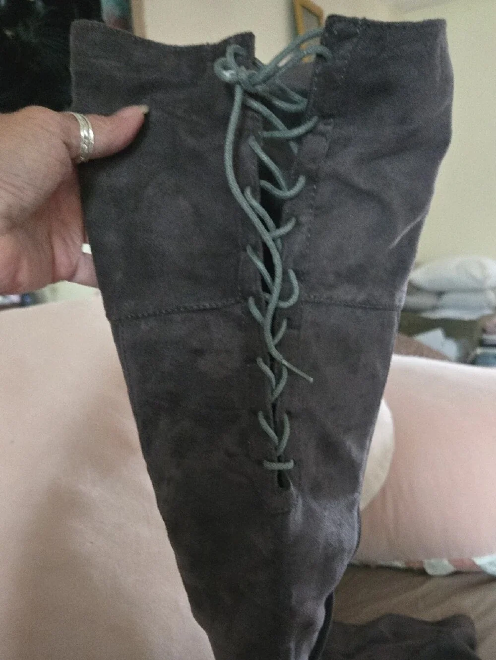Kisses Women's Gray Suede Lace-Back Mid Heel Boot